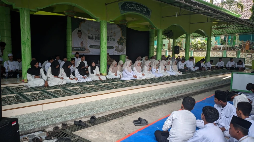 Lantunan Sholawat dan Mahalnya Mahkota Ilmu: Mengukir Ketaatan di Atas Tanah MAN 2 Tuban