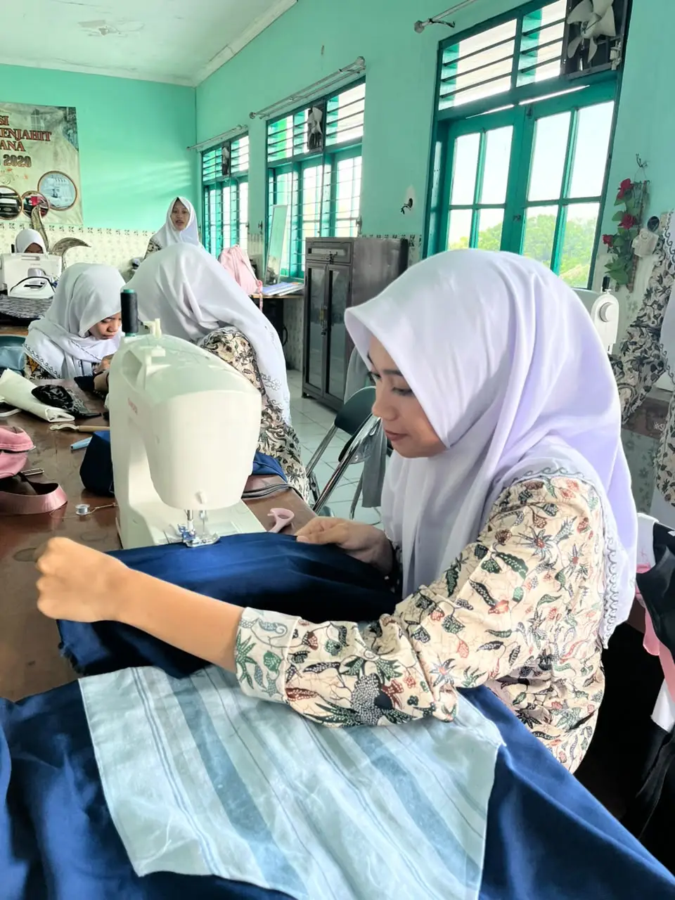 Pembuatan Taplak Meja Kelas Keterampilan Tata Busana 